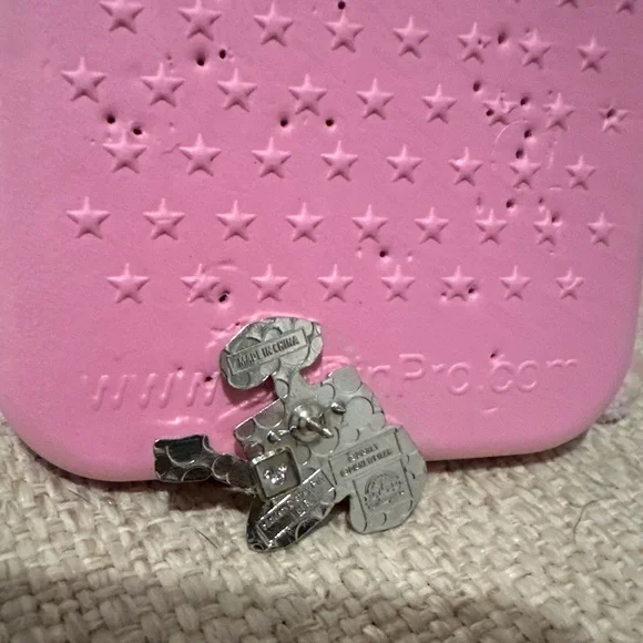 Pixar Wall-E Pin - Picture 4 of 4